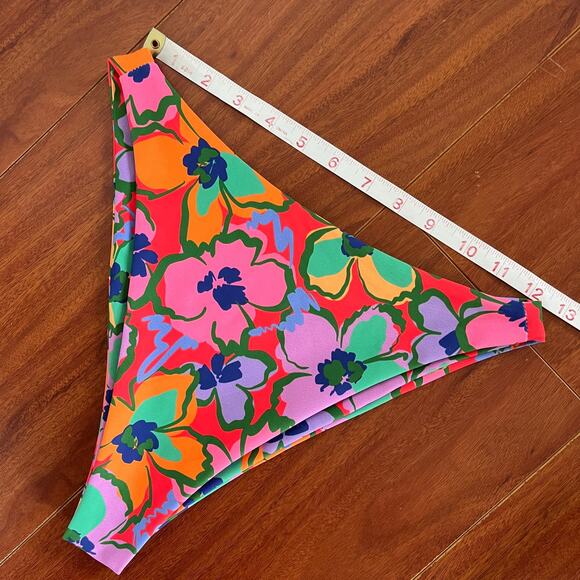 Skatie• ‘Kelly’ Bikini Bottoms in KIHEI Print - Picture 15 of 17